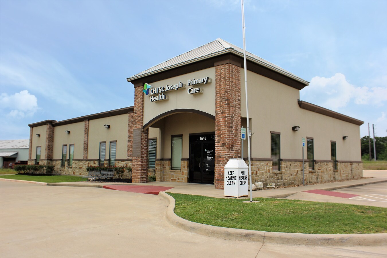 1643 N Market St, Hearne, TX 77859