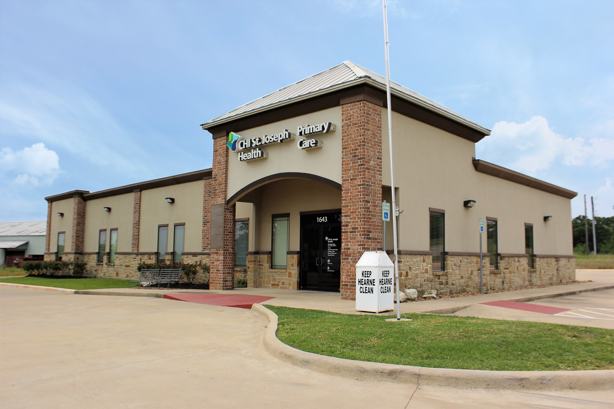 1643 N Market St, Hearne, TX 77859