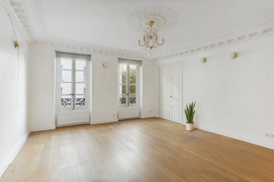 Office in Paris for lease - Interior Photo - Image 2 of 7