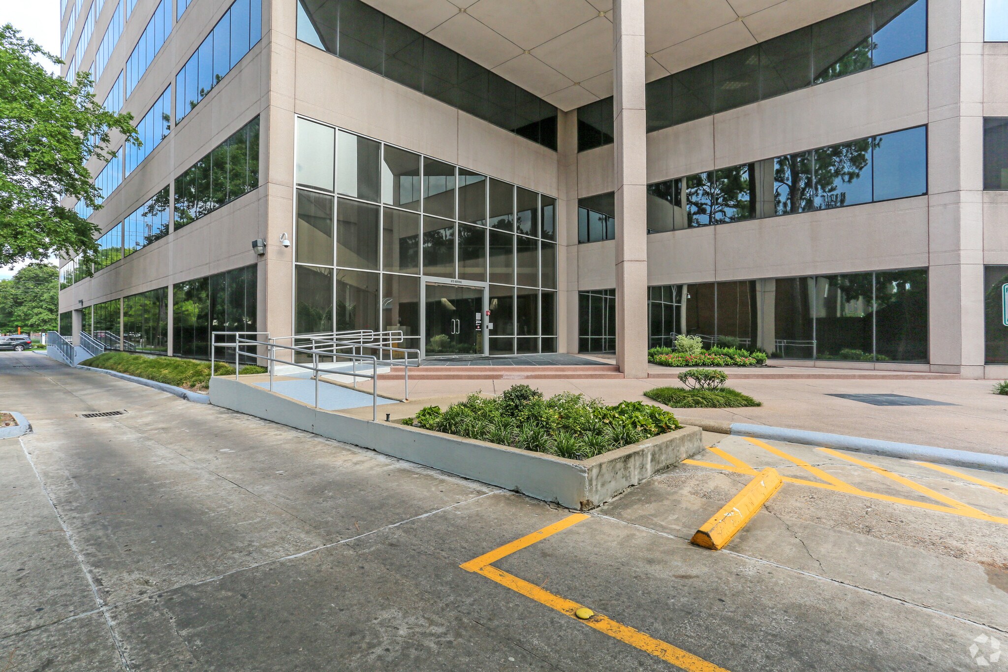 675 Bering Dr, Houston, TX 77057 - 675 Bering | LoopNet.com