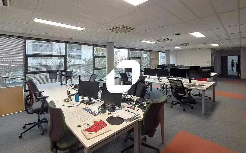 Office in Bordeaux for lease - Interior Photo - Image 3 of 7