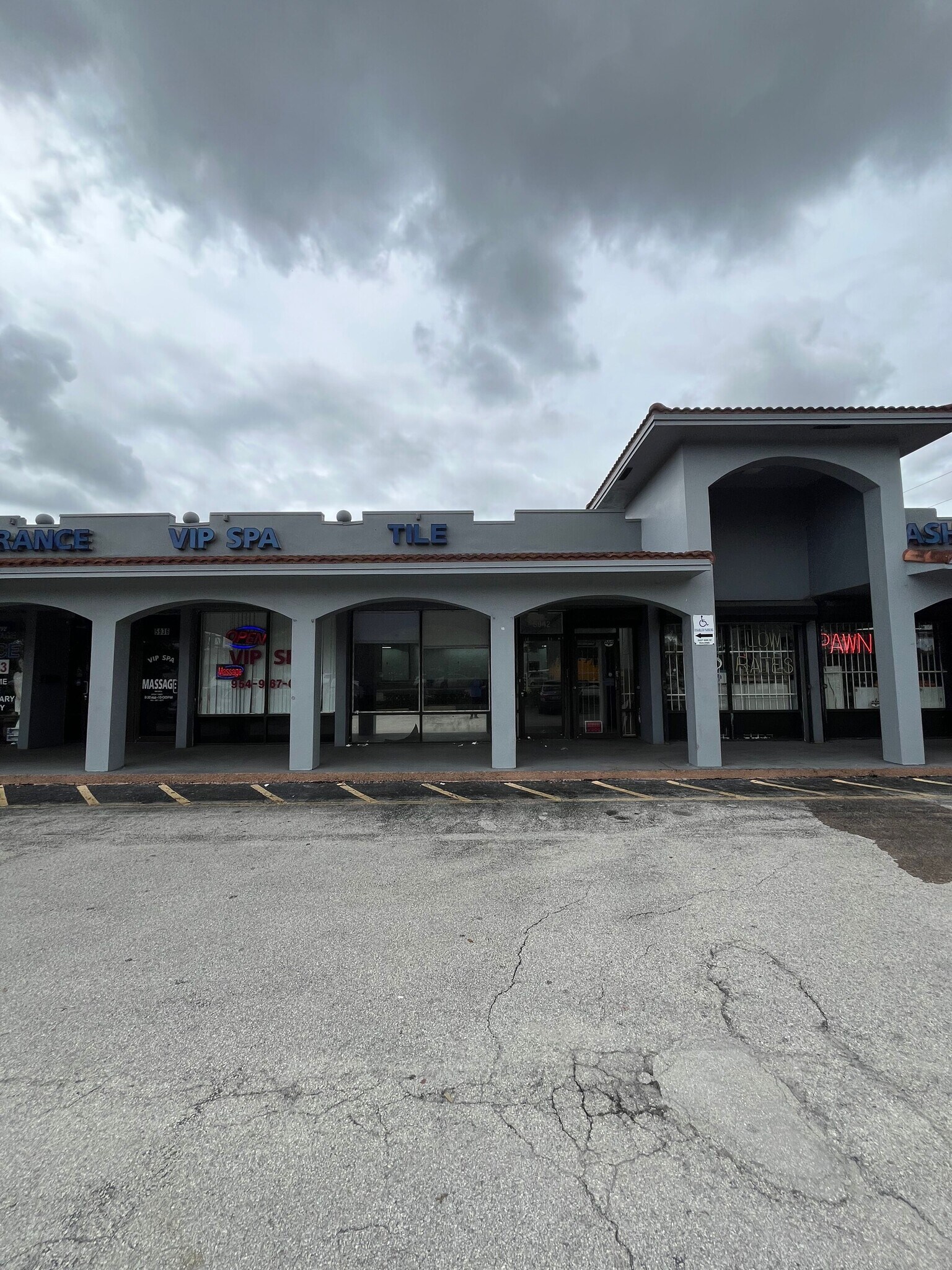 5906-5972 Pembroke Rd, Hollywood, FL for lease Building Photo- Image 1 of 5