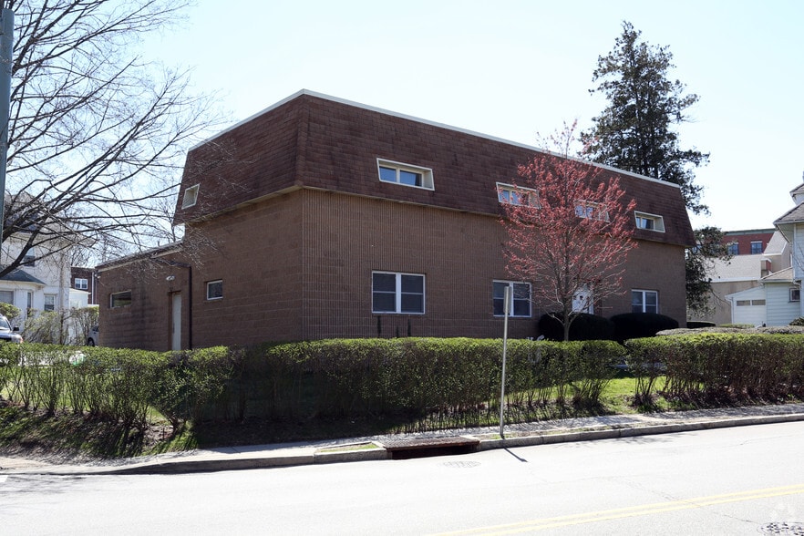 136 Coulter Ave, Ardmore, PA for sale - Primary Photo - Image 1 of 1