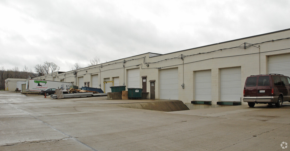 12955 York Delta Dr, North Royalton, OH for lease - Building Photo - Image 3 of 5