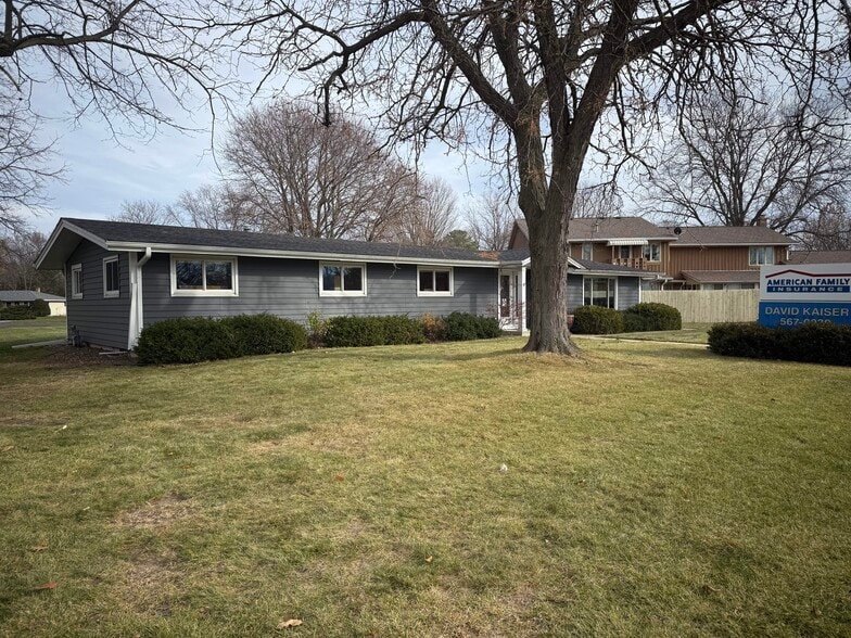 870 Summit Ave, Oconomowoc, WI for sale - Building Photo - Image 3 of 31