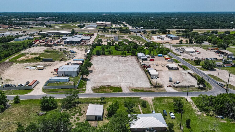 3201 Clarks Ln, Bryan, TX for sale - Building Photo - Image 1 of 1