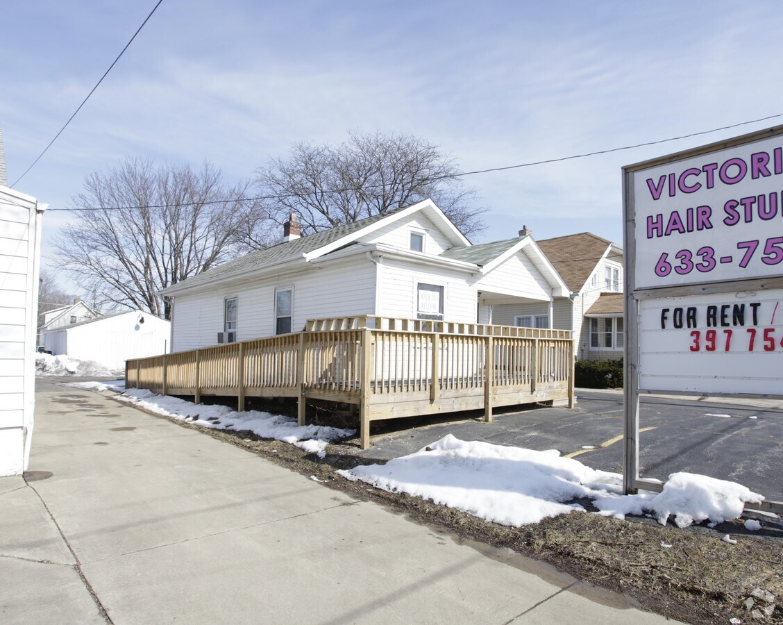 208 E Riverside Blvd, Loves Park, IL 61111