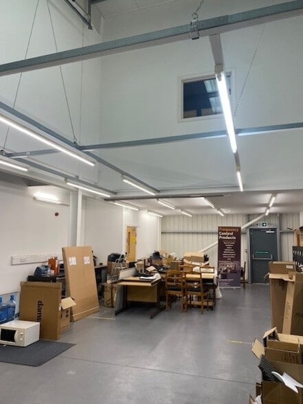 Unit 28 IO Centre Salbrook Rd, Salfords for sale - Interior Photo - Image 3 of 5