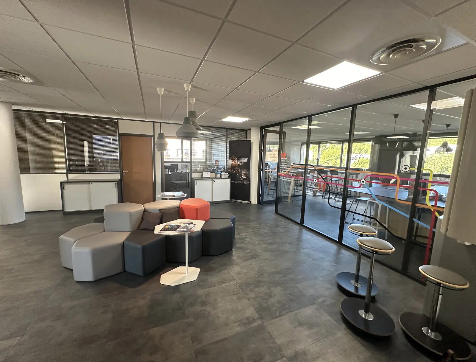 Office in La Ciotat for sale Interior Photo- Image 1 of 7