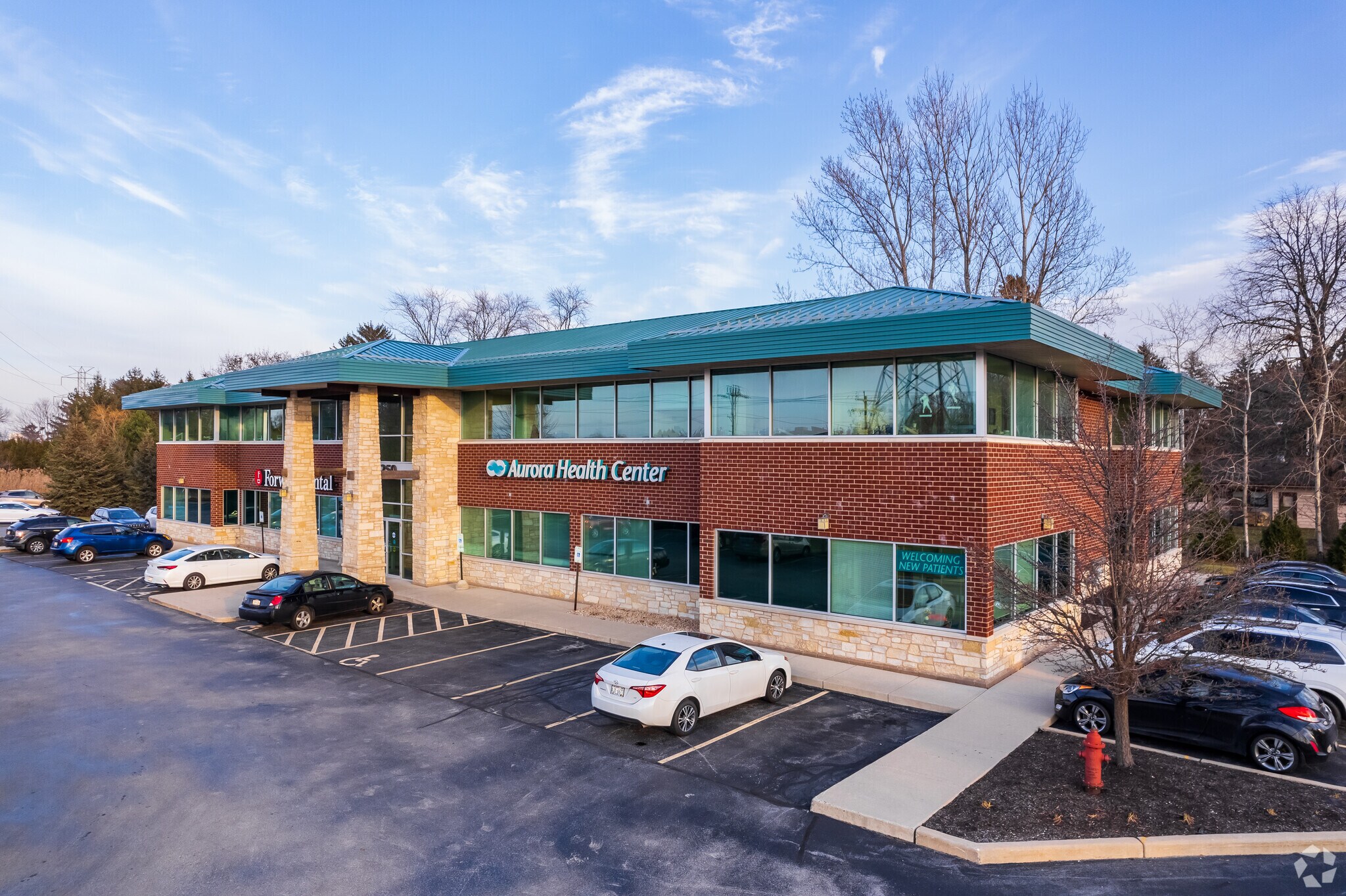 5250 S 108th St, Hales Corners, WI 53130 Aurora Health Center