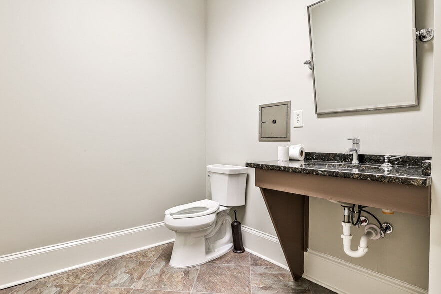 2625 Beaver Ruin Rd, Norcross, GA for lease - Interior Photo - Image 2 of 43