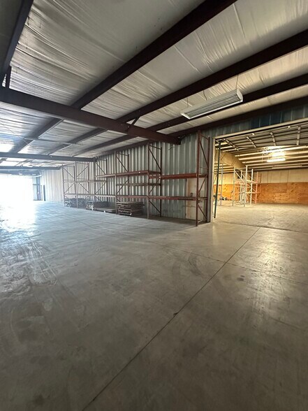 200 N Falcon Dr, Oklahoma City, OK for lease - Building Photo - Image 2 of 7