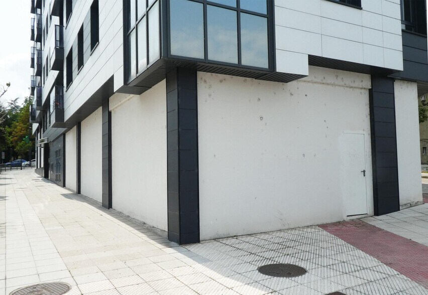 Calle Alejandro Casona, 48, Oviedo, Asturias for lease - Building Photo - Image 3 of 26