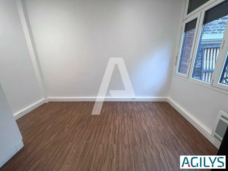 Office in Ivry-sur-Seine for lease - Interior Photo - Image 2 of 4