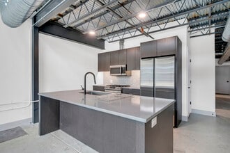 215 Coca Cola Pl, San Antonio, TX for lease Building Photo- Image 2 of 4