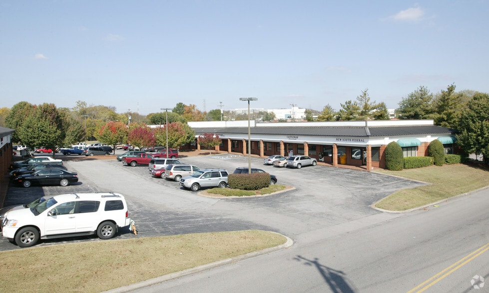 110 Glancy St, Goodlettsville, TN for lease - Building Photo - Image 2 of 14