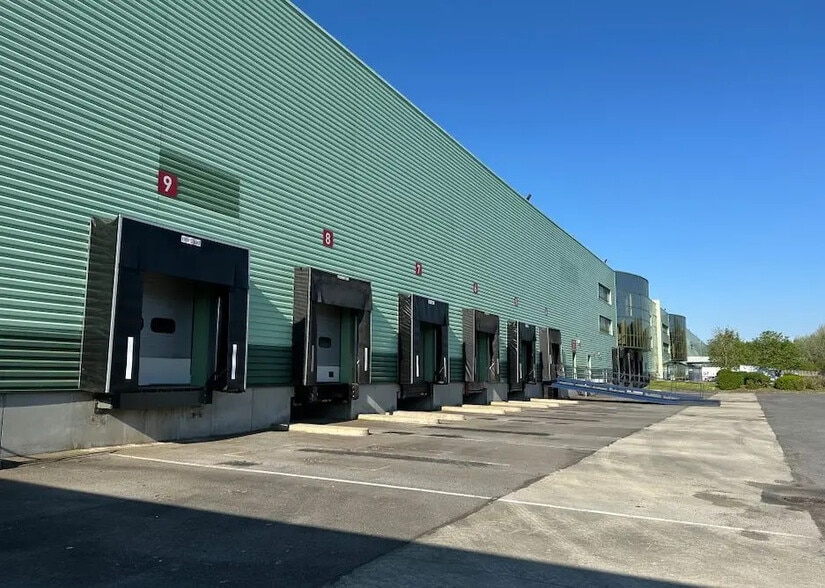 Industrial in Roissy-en-Brie for lease - Building Photo - Image 2 of 2
