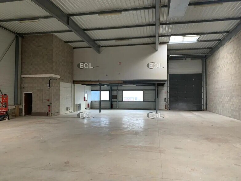 Flex in Saint-Brice-sous-Forêt for lease - Interior Photo - Image 3 of 6