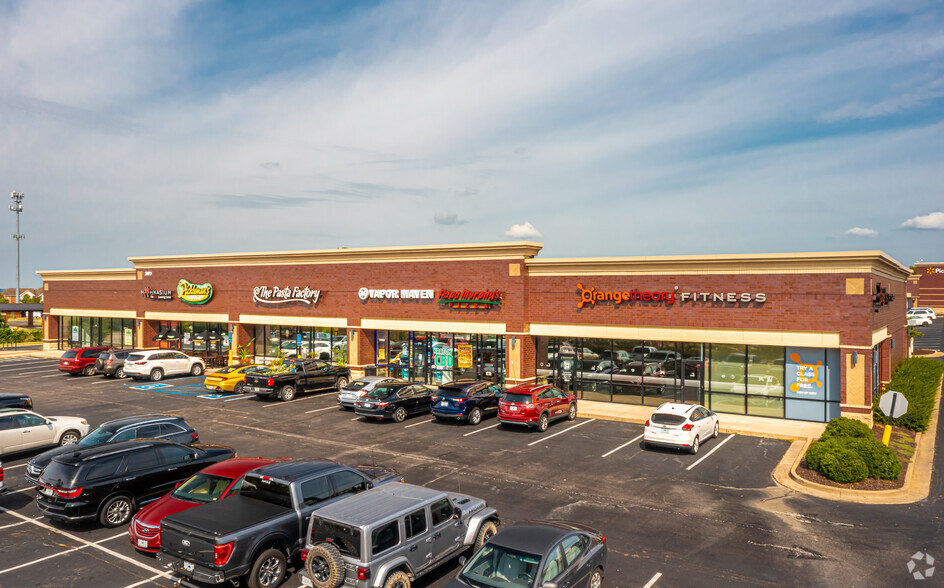 3001 W Broadway, Columbia, MO for lease - Building Photo - Image 1 of 4