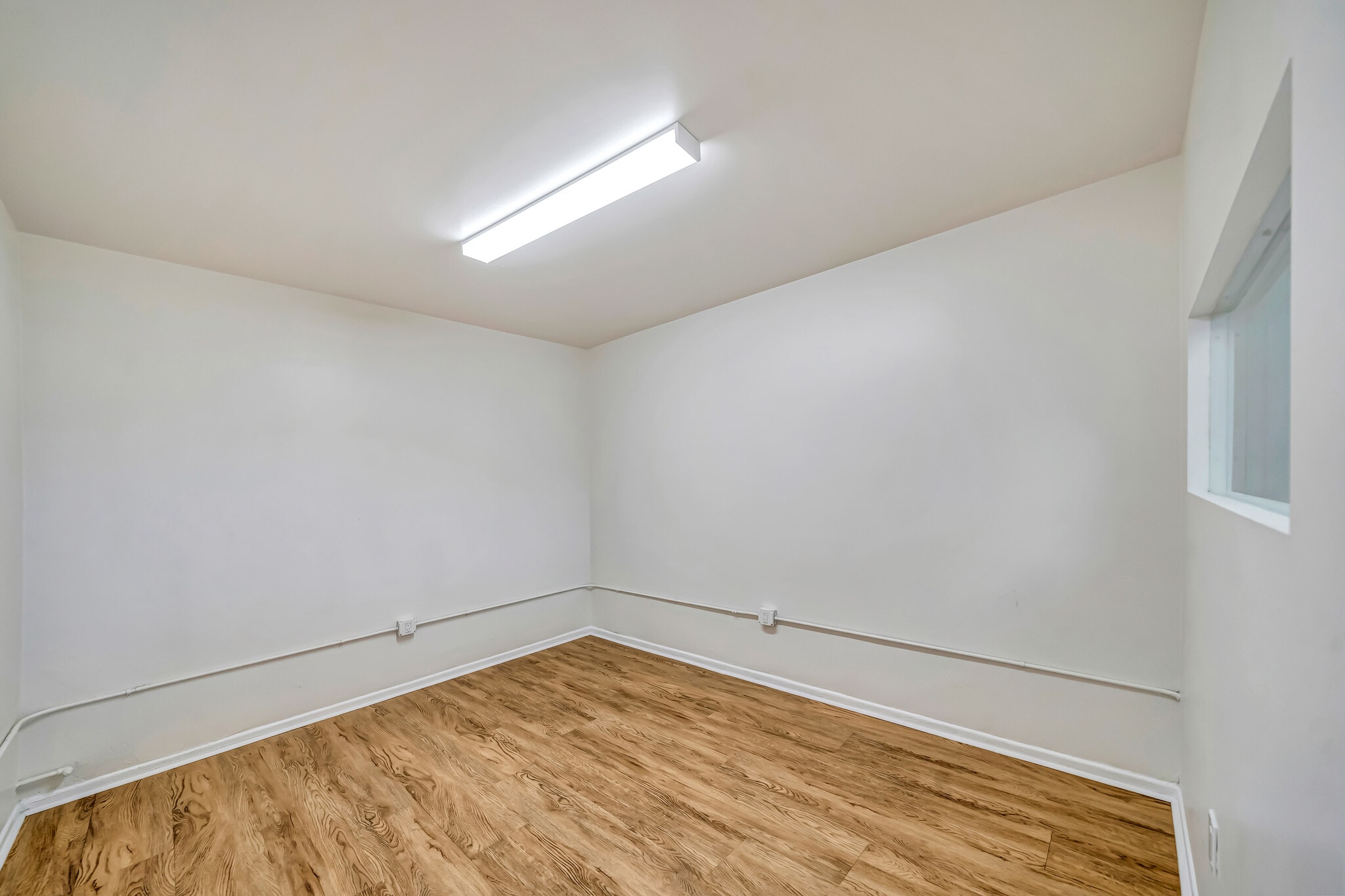 4914 Lankershim Blvd, North Hollywood, CA for lease Interior Photo- Image 1 of 7