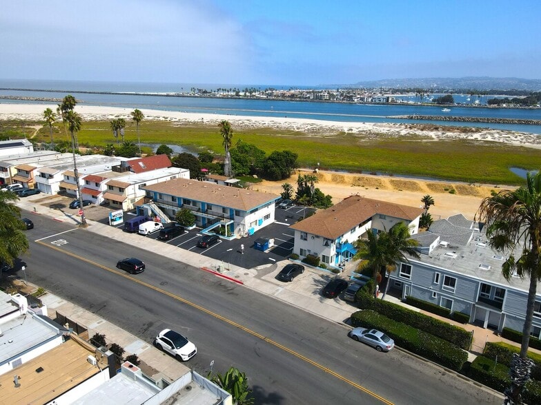 23-Unit Value-Add | The EBB Tide portfolio of 2 properties for sale on LoopNet.com - Building Photo - Image 1 of 5
