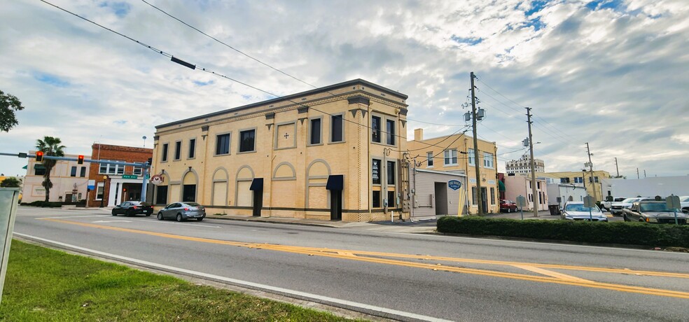 251 E Park Ave, Lake Wales, FL for lease - Building Photo - Image 1 of 27