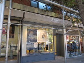 165 E 72nd St, New York, NY for lease Building Photo- Image 2 of 2