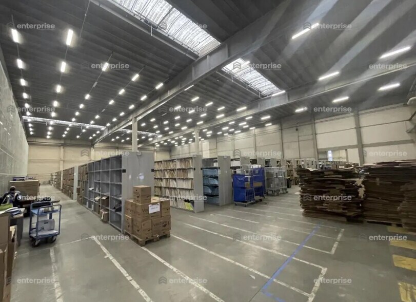 Industrial in Amiens for lease - Building Photo - Image 2 of 8