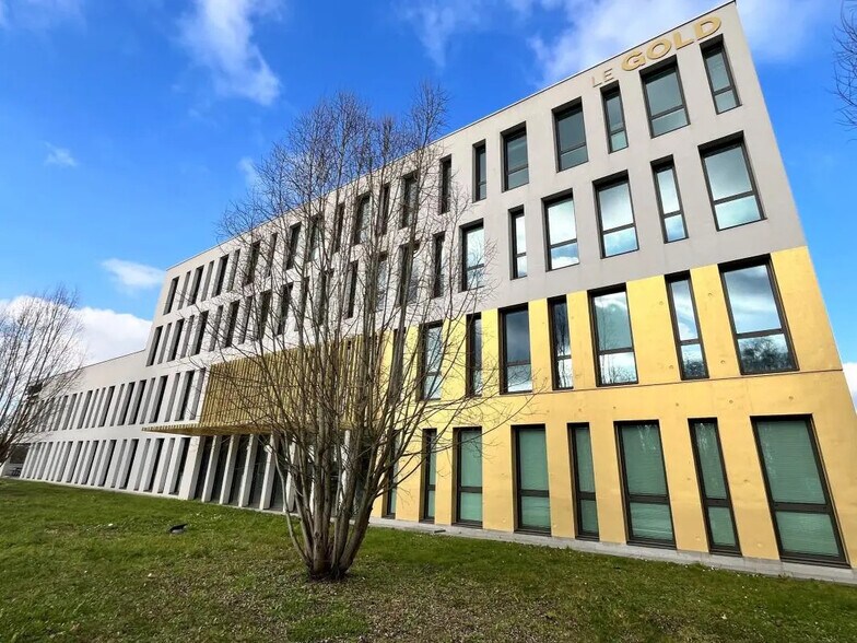 Office in Pacé for lease - Building Photo - Image 1 of 11