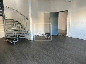 Flex in Chilly-Mazarin for lease Interior Photo- Image 2 of 3