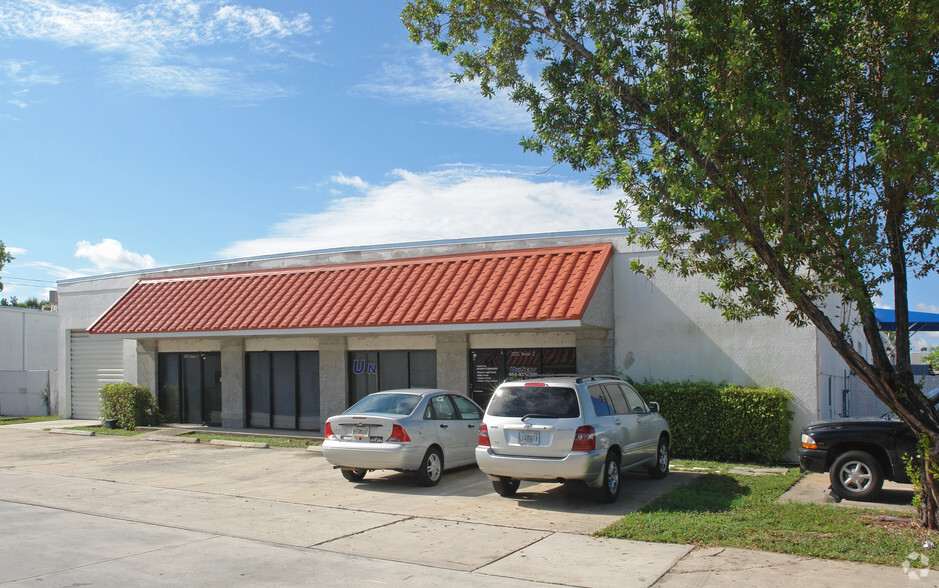 2075 N Powerline Rd, Pompano Beach, FL for lease - Building Photo - Image 3 of 7