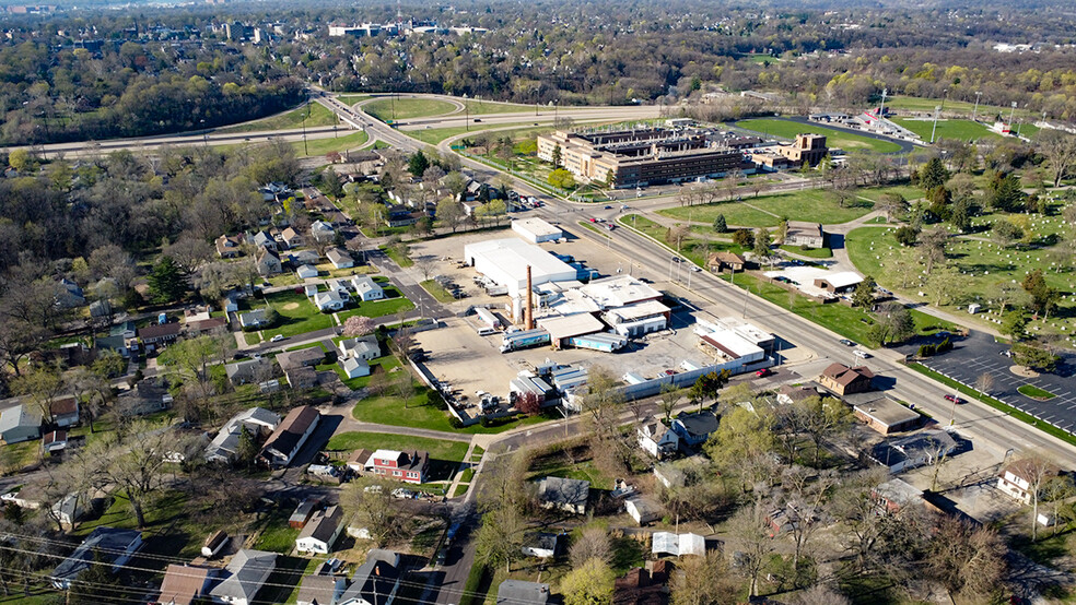 2004 N University St, Peoria, IL for sale - Building Photo - Image 1 of 22