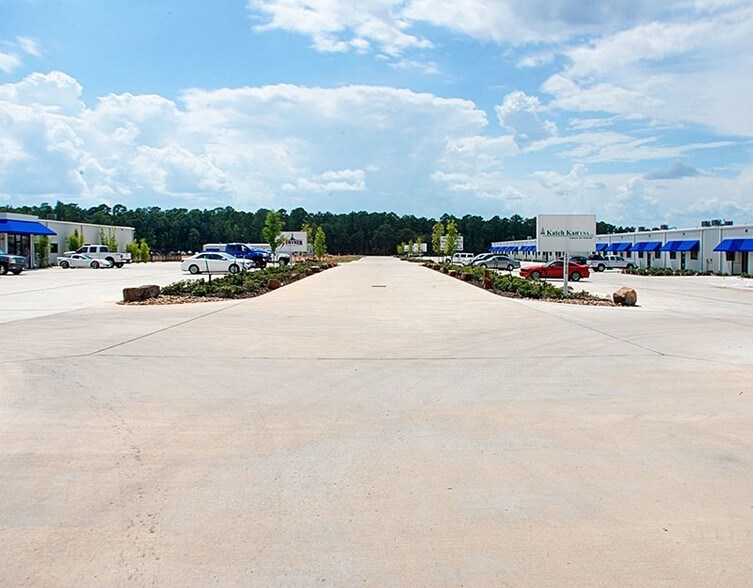 13614-13626 Poplar Cir, Conroe, TX for sale - Primary Photo - Image 1 of 1