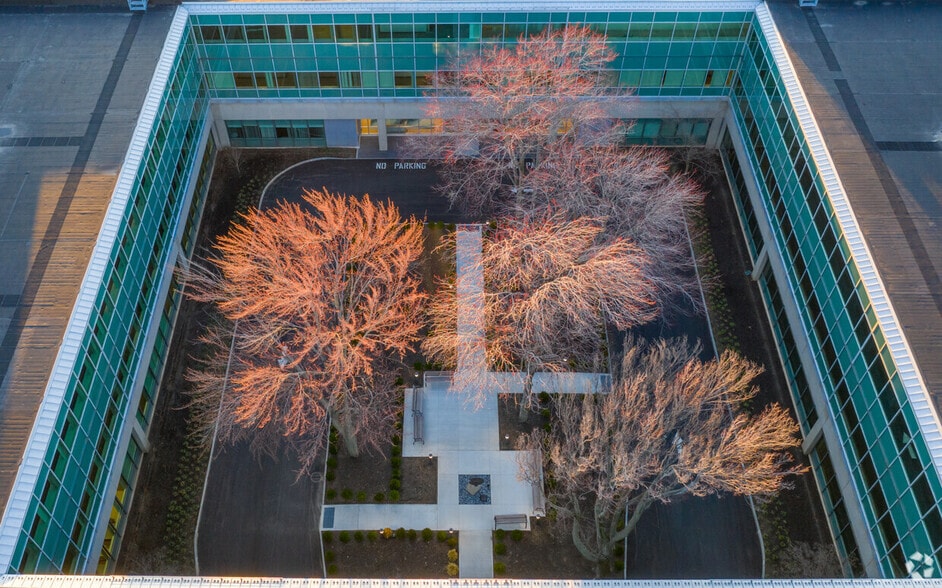 135 Santilli Hwy, Everett, MA for lease - Building Photo - Image 3 of 16