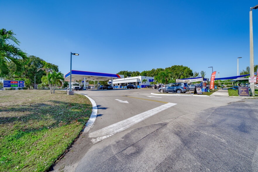 8291 N University Dr, Tamarac, FL for sale - Building Photo - Image 1 of 12
