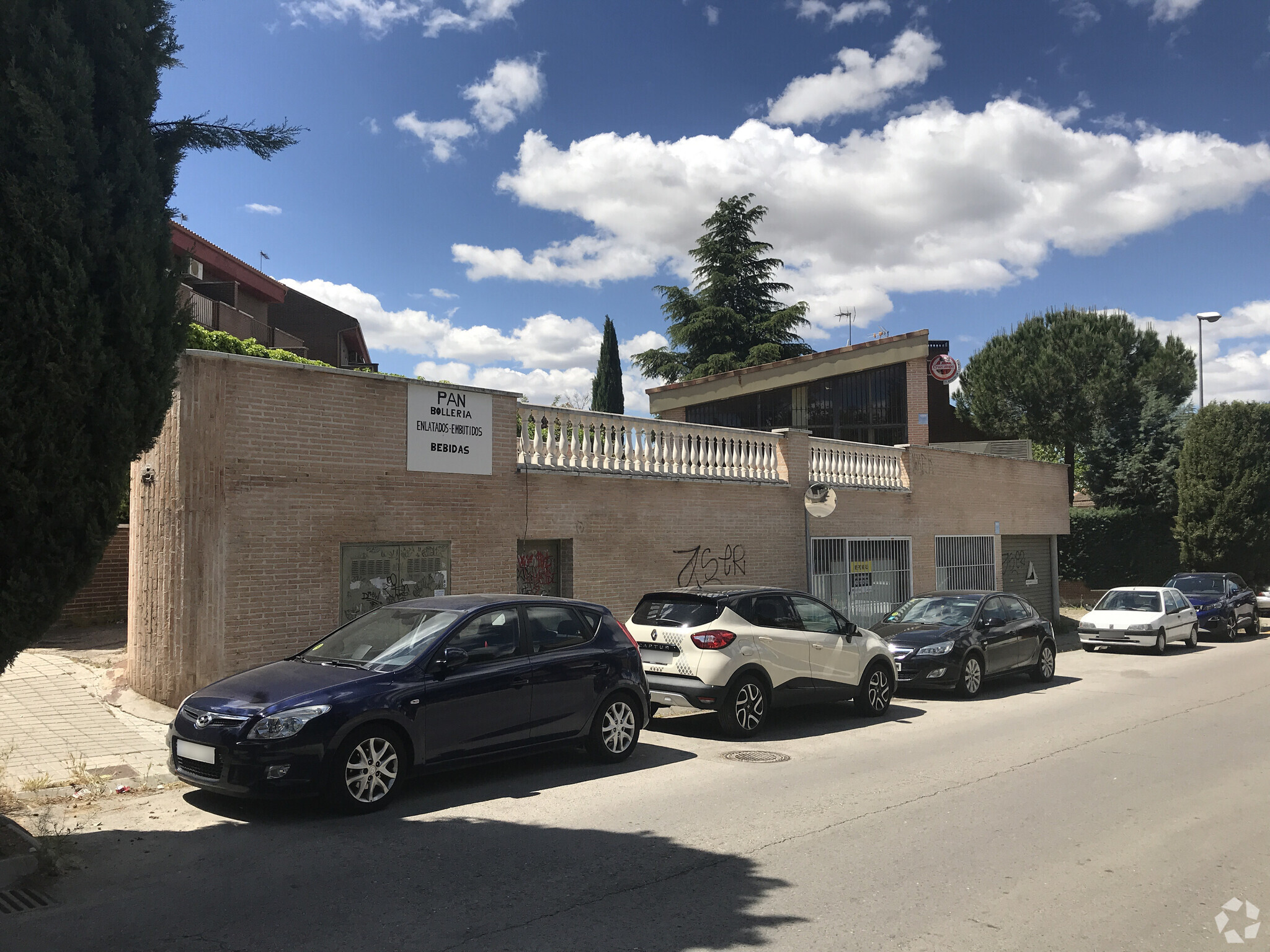 Retail in Paracuellos De Jarama, MAD for sale Primary Photo- Image 1 of 4