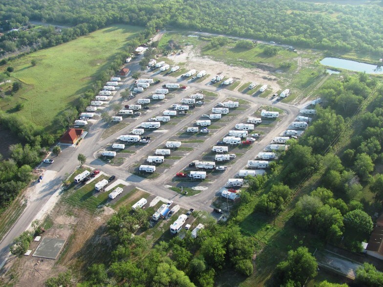 610 N Archer St, Beeville, TX 78102