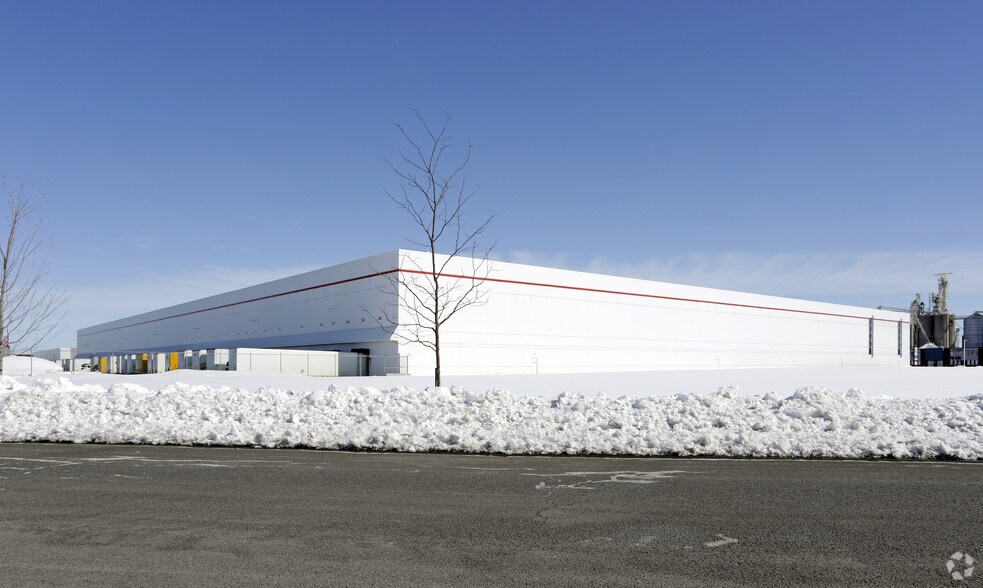 760 Rd Grand-Bernier, St-Jean-sur-Richelieu, QC for lease - Building Photo - Image 1 of 3