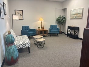 123 W Washington St, Oswego, IL for lease Interior Photo- Image 2 of 4