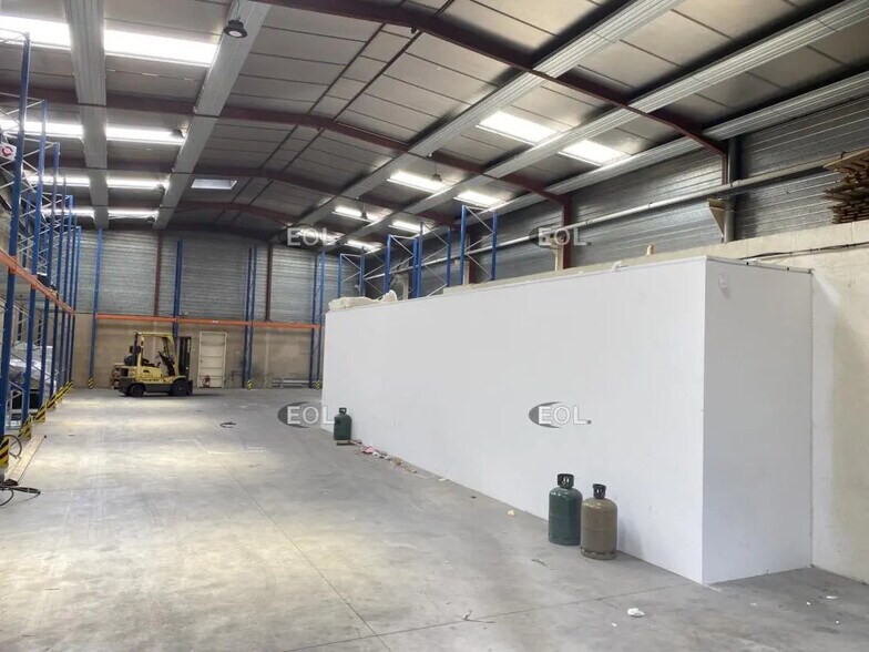 Flex in Genas for lease - Building Photo - Image 3 of 12