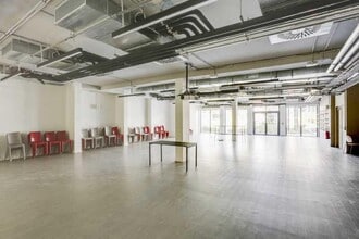 11 Avenue Dubonnet, Courbevoie for lease Building Photo- Image 1 of 2