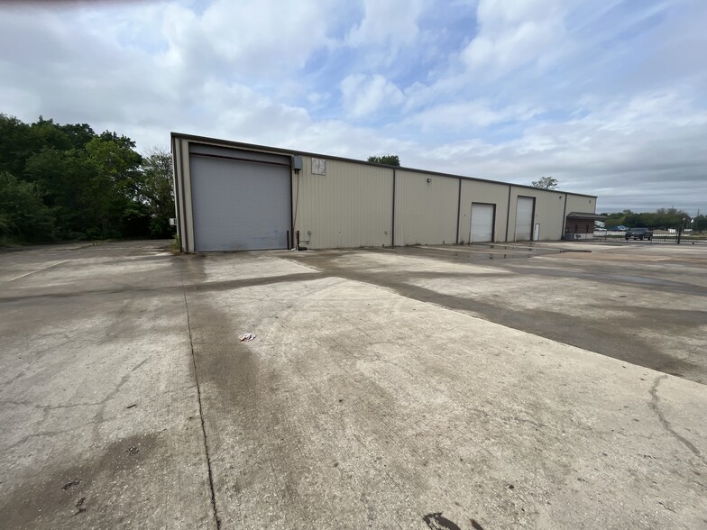 2034 McAulty Rd, Houston, TX for lease - Building Photo - Image 2 of 6