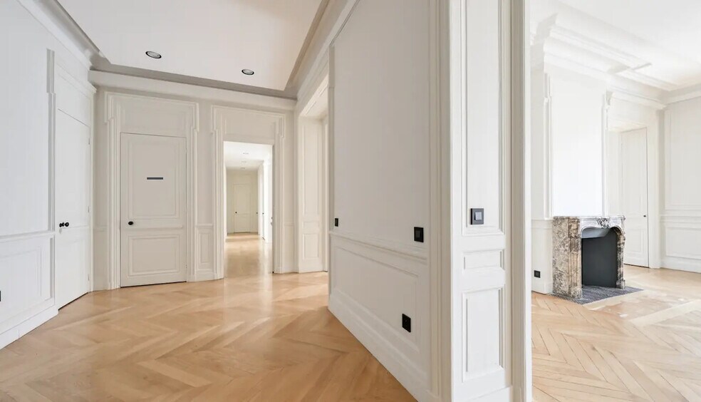 Office in Paris for lease - Interior Photo - Image 2 of 5