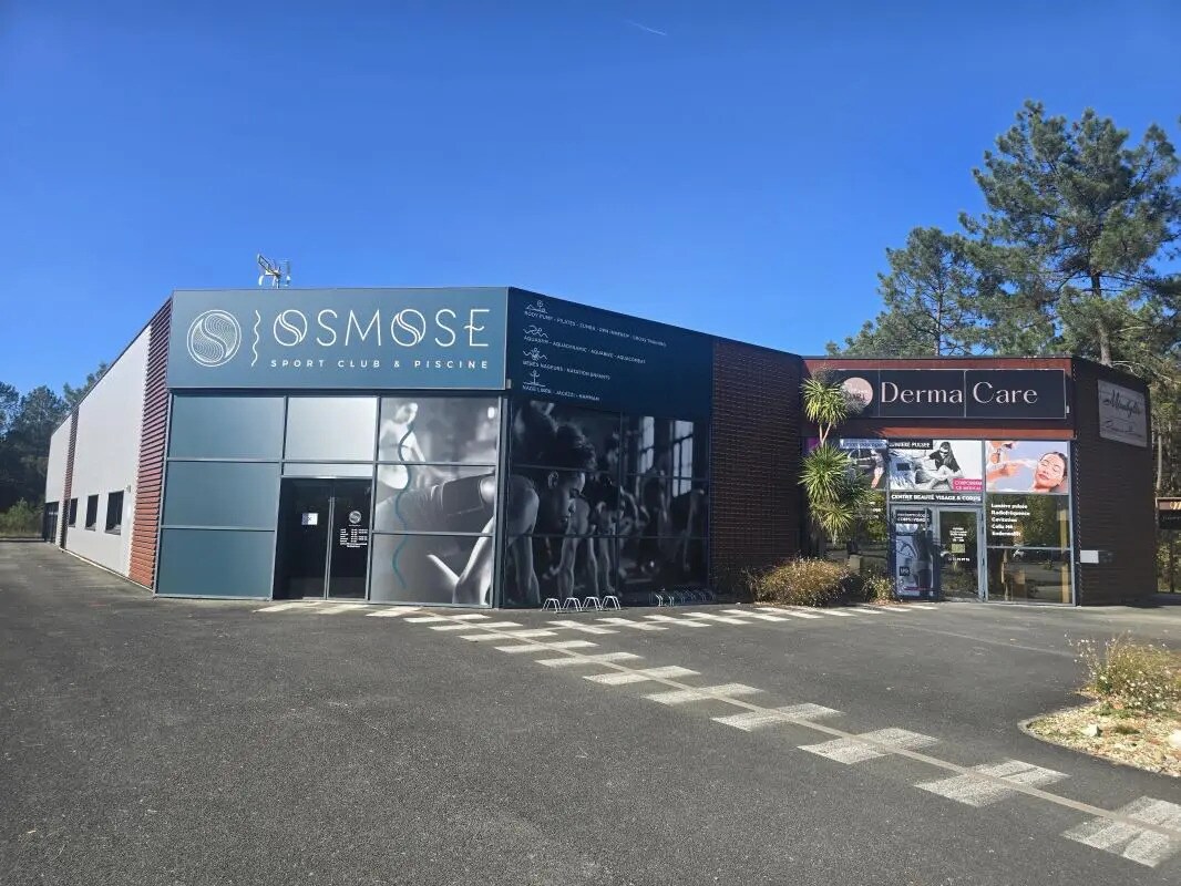 Retail in Le Pian-Médoc for lease Building Photo- Image 1 of 3