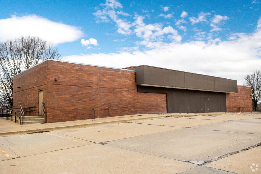 4024 Fleur Dr, Des Moines, IA for lease - Building Photo - Image 2 of 5