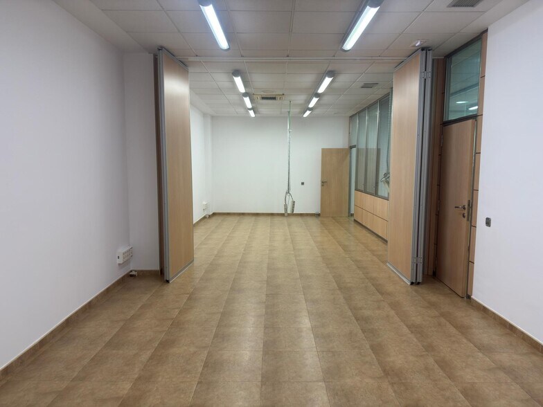 Retail in Algemesí for lease - Interior Photo - Image 1 of 14