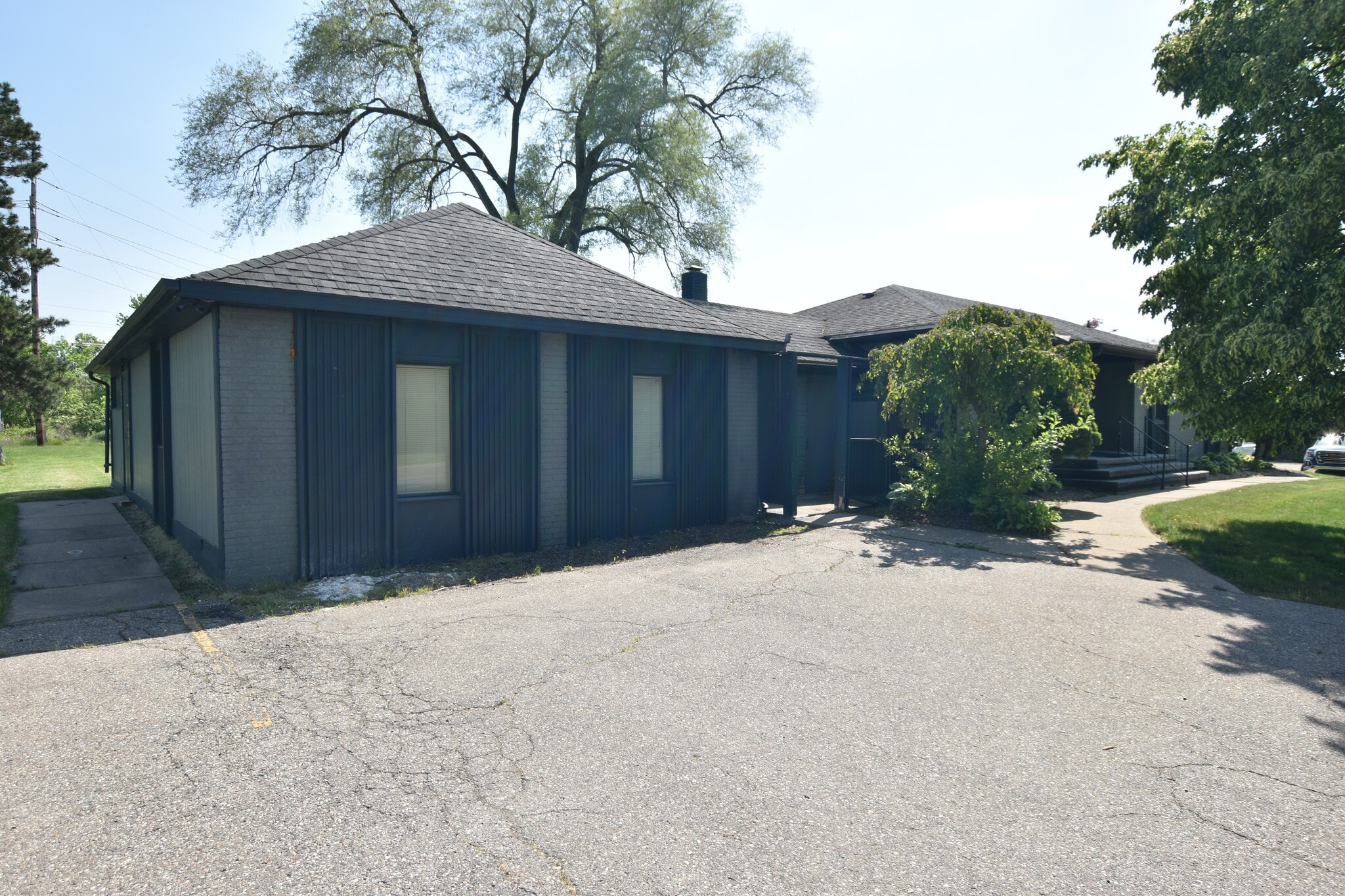 4483 Lennon Rd, Flint, MI 48507 Office for Sale