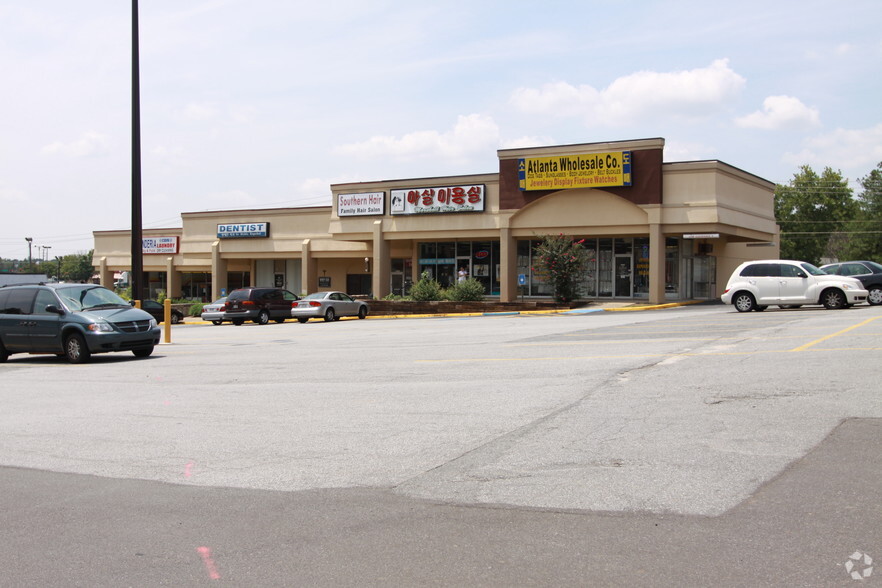 5754-5772 Buford Hwy NE, Atlanta, GA for lease - Building Photo - Image 3 of 8