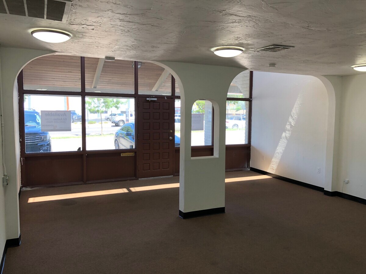 5600 McLeod Rd NE, Albuquerque, NM 87109