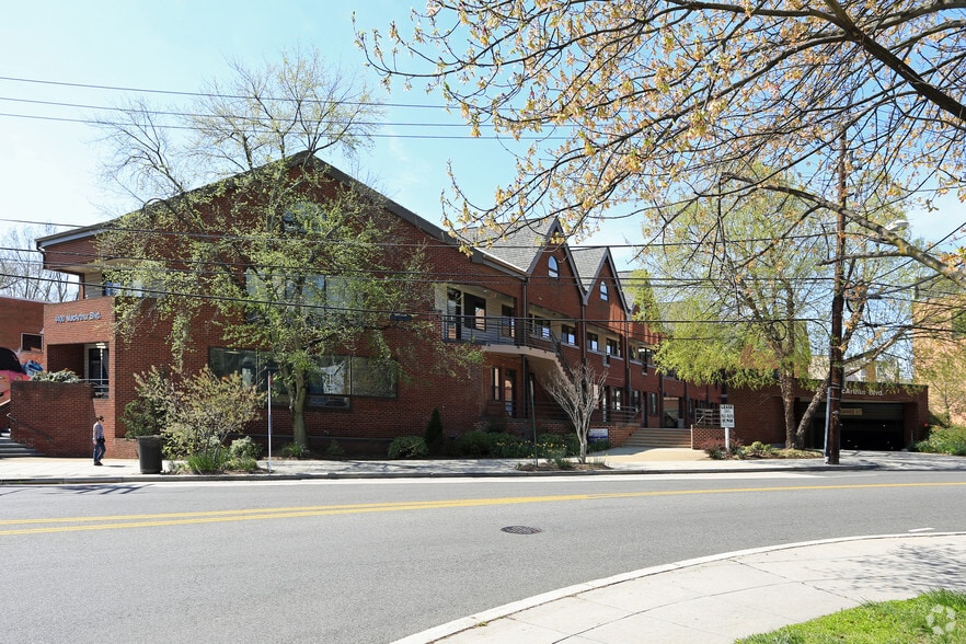 4400 MacArthur Blvd NW, Washington, DC for sale - Primary Photo - Image 1 of 27